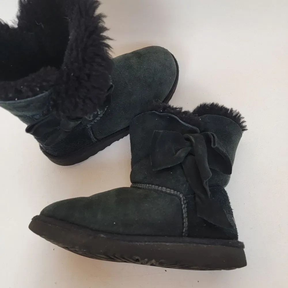 UGG Girls Mini Bailey Bow II Boots Black Sheepskin Water Resistant Youth Size 2